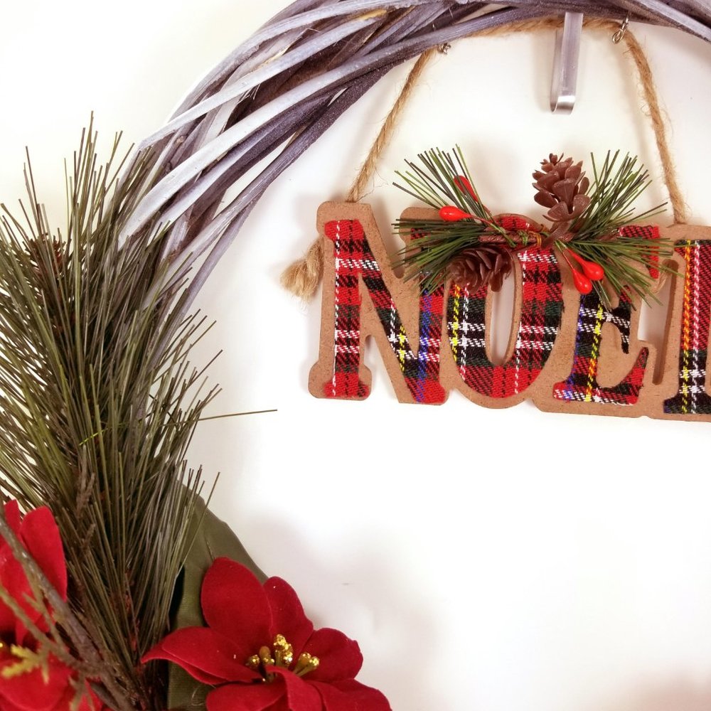 Winter Holiday Wreath Noel Christmas Blessings for Door, Wall or Window NEW - Picture 3 of 3